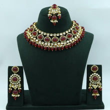 Round Neck Kundan Necklace Set 15923-28