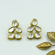 Round Neck Kundan Necklace Set 12195-28