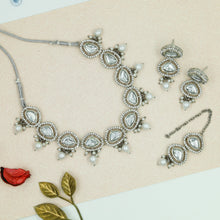 Round Neck Kundan Necklace Set 8341-33