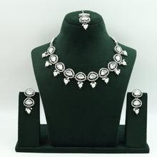 Round Neck Kundan Necklace Set 8341-33