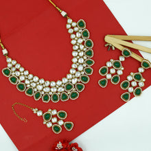 Round Neck Kundan Necklace Set 15920-28