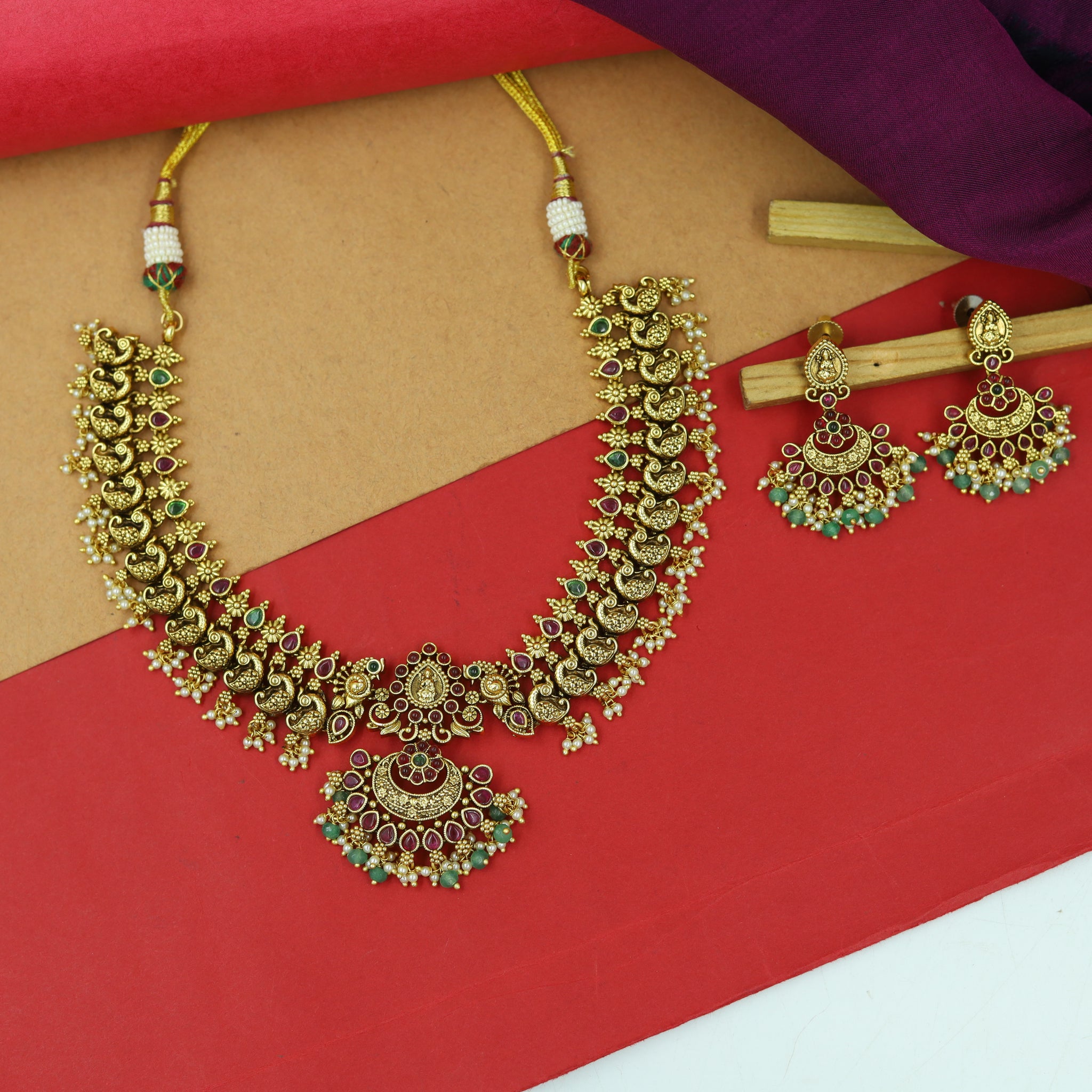 Round Neck Temple Necklace Set 16716-28
