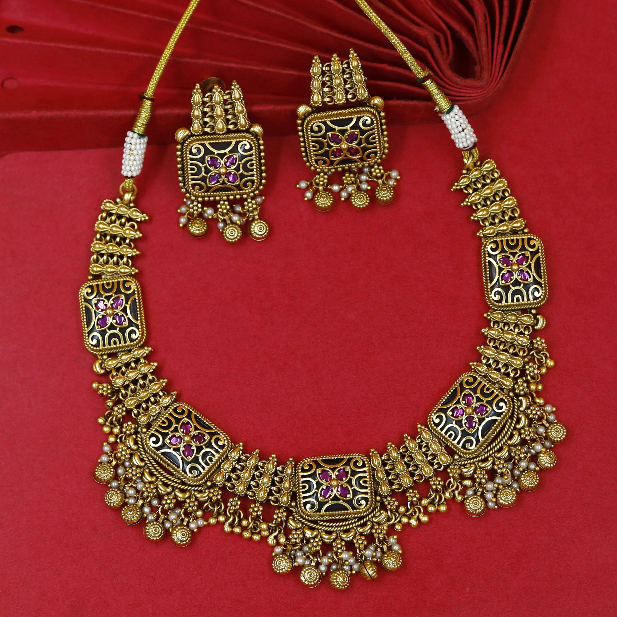 Round Neck Antique Necklace Set 18635-31