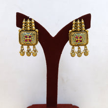 Round Neck Antique Necklace Set 18635-31