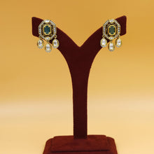 Medium Kundan Pendant Set 18070-69