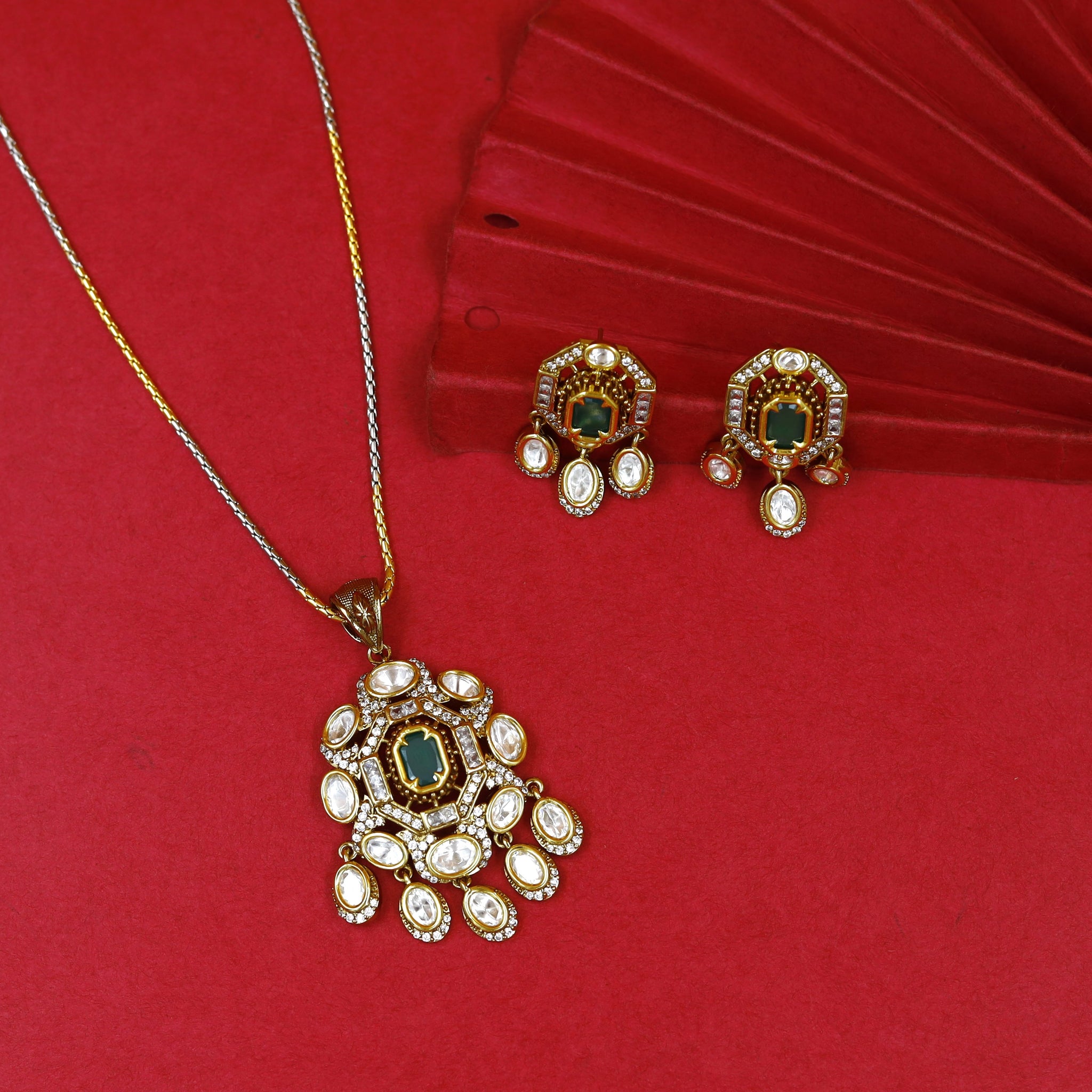 Medium Kundan Pendant Set 18070-69