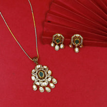 Medium Kundan Pendant Set 18070-69