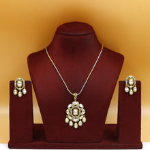Medium Kundan Pendant Set 18070-69