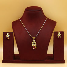 Light Kundan Pendant Set 18333-28