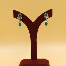 Light Kundan Pendant Set 18334-28