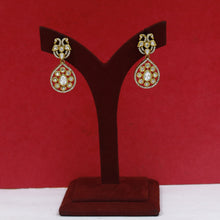 Light Kundan Earring 18795-28