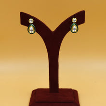 Light Kundan Pendant Set 18516-28