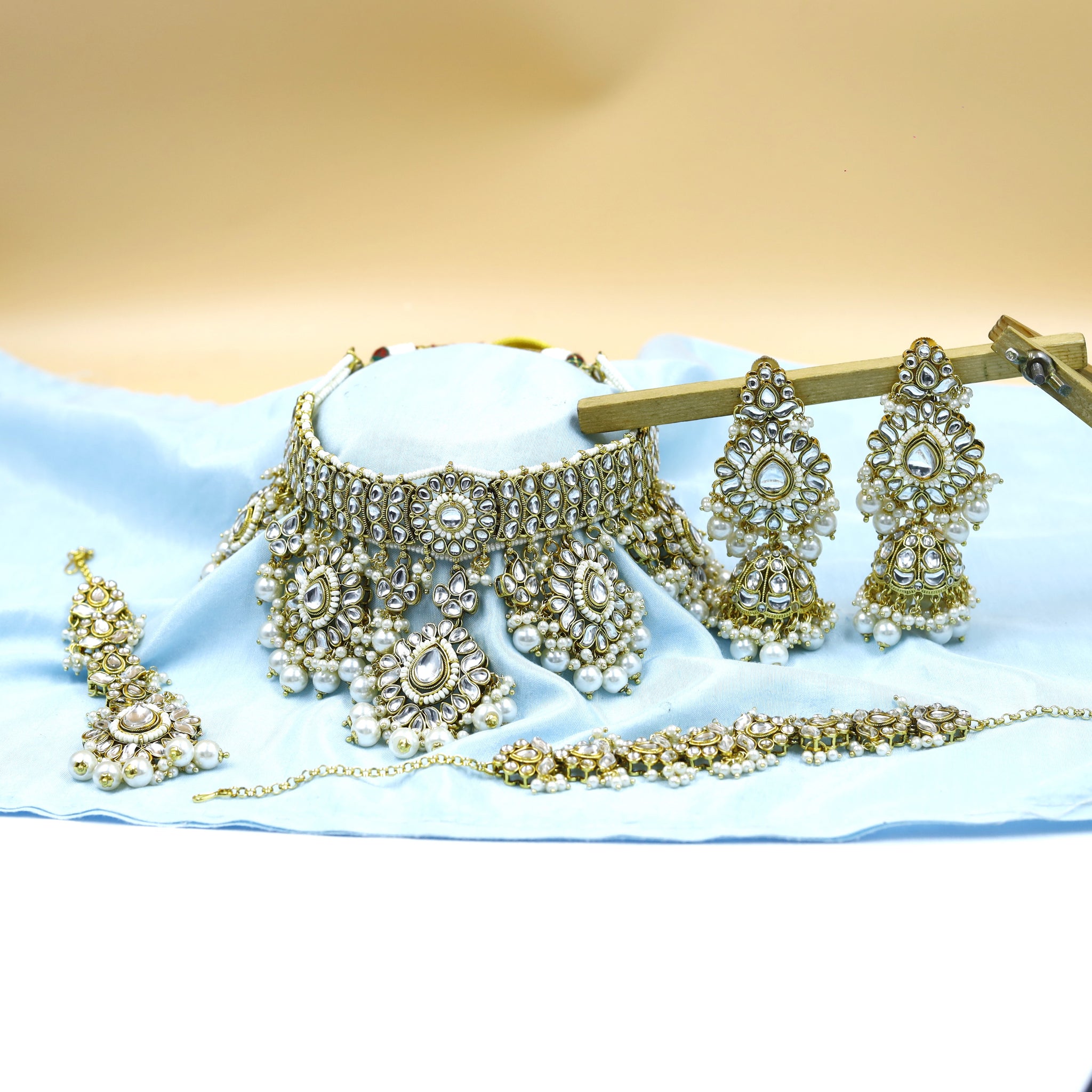 Choker Kundan Necklace Set 18457-28
