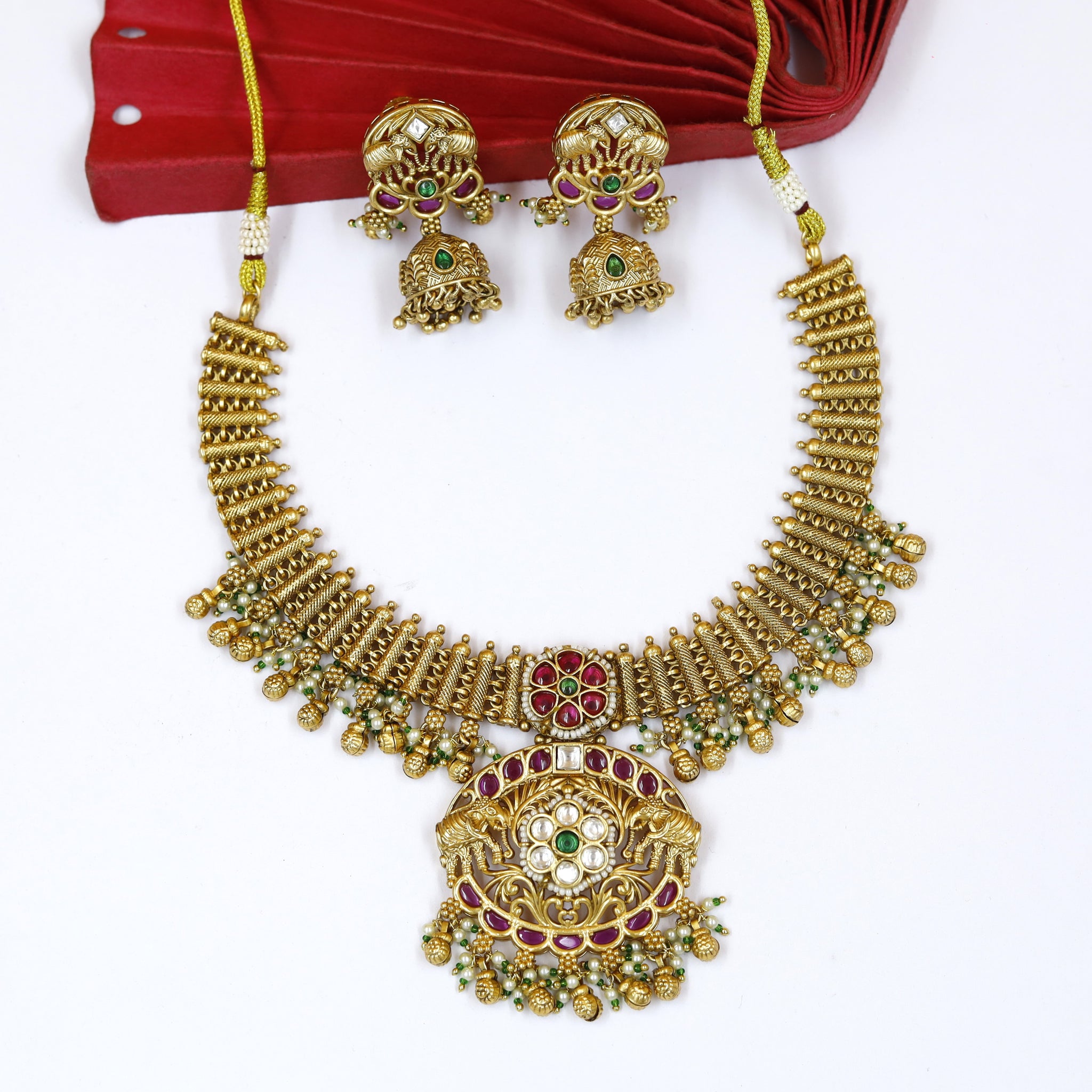 Round Neck Antique Necklace Set 18643-94