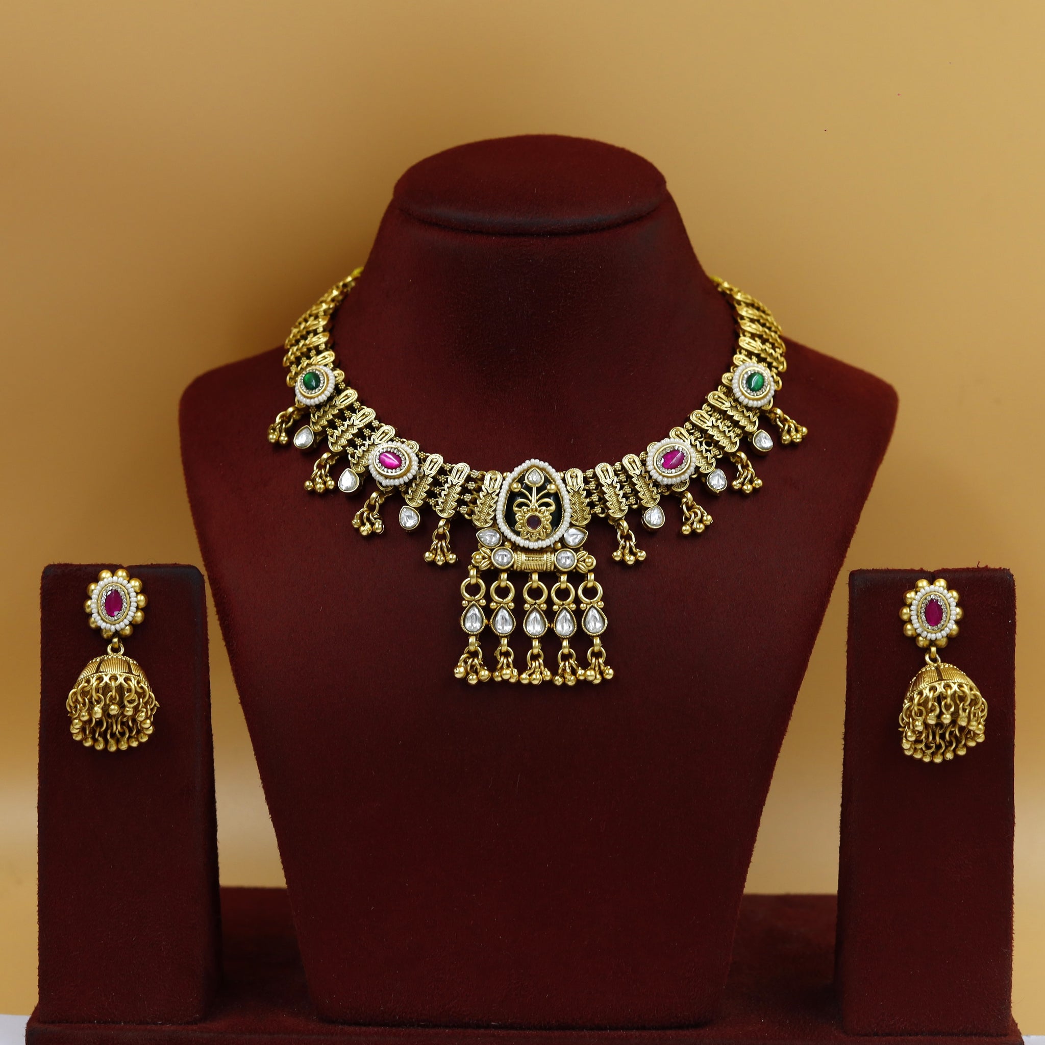Round Neck Antique Necklace Set 18639-94