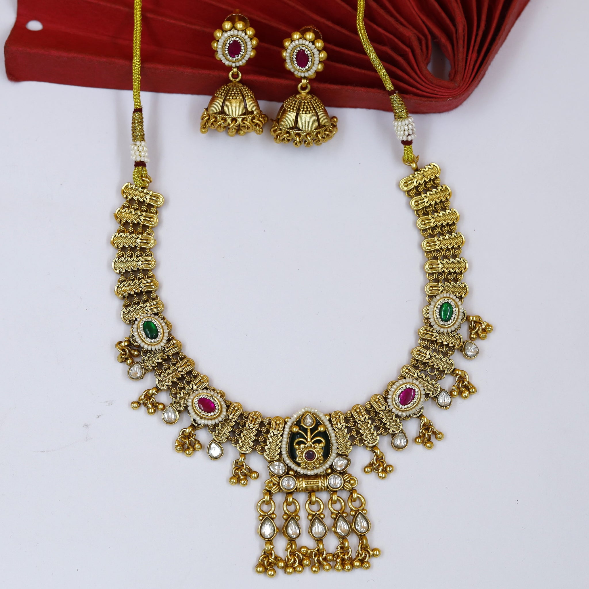Round Neck Antique Necklace Set 18639-94
