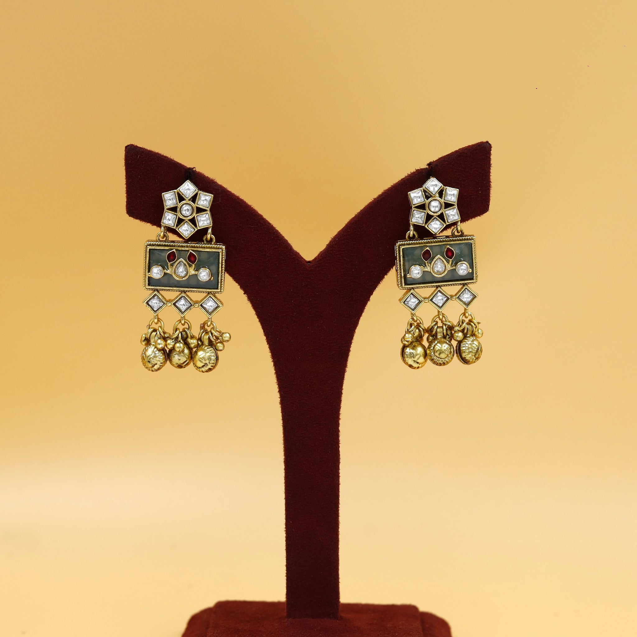 Round Neck Antique Necklace Set 18642-94