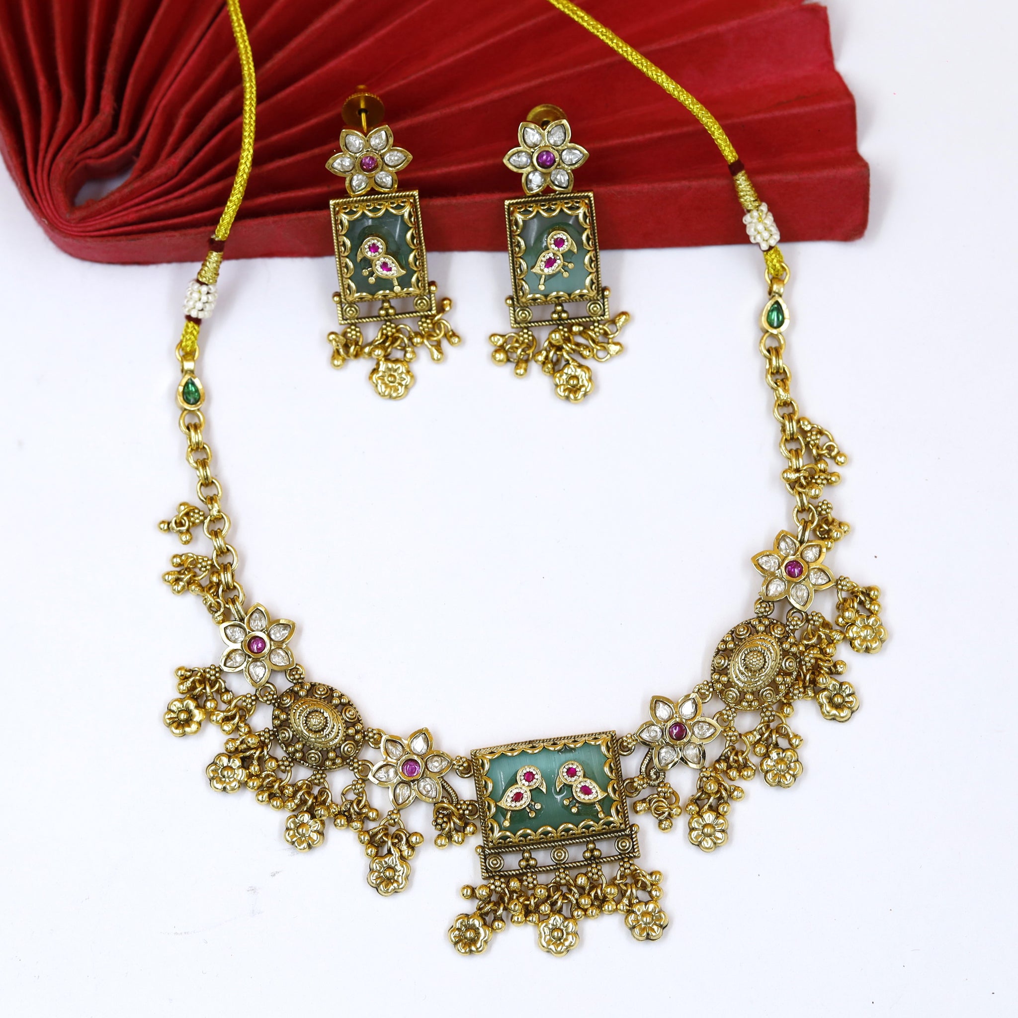 Round Neck Antique Necklace Set 18645-94