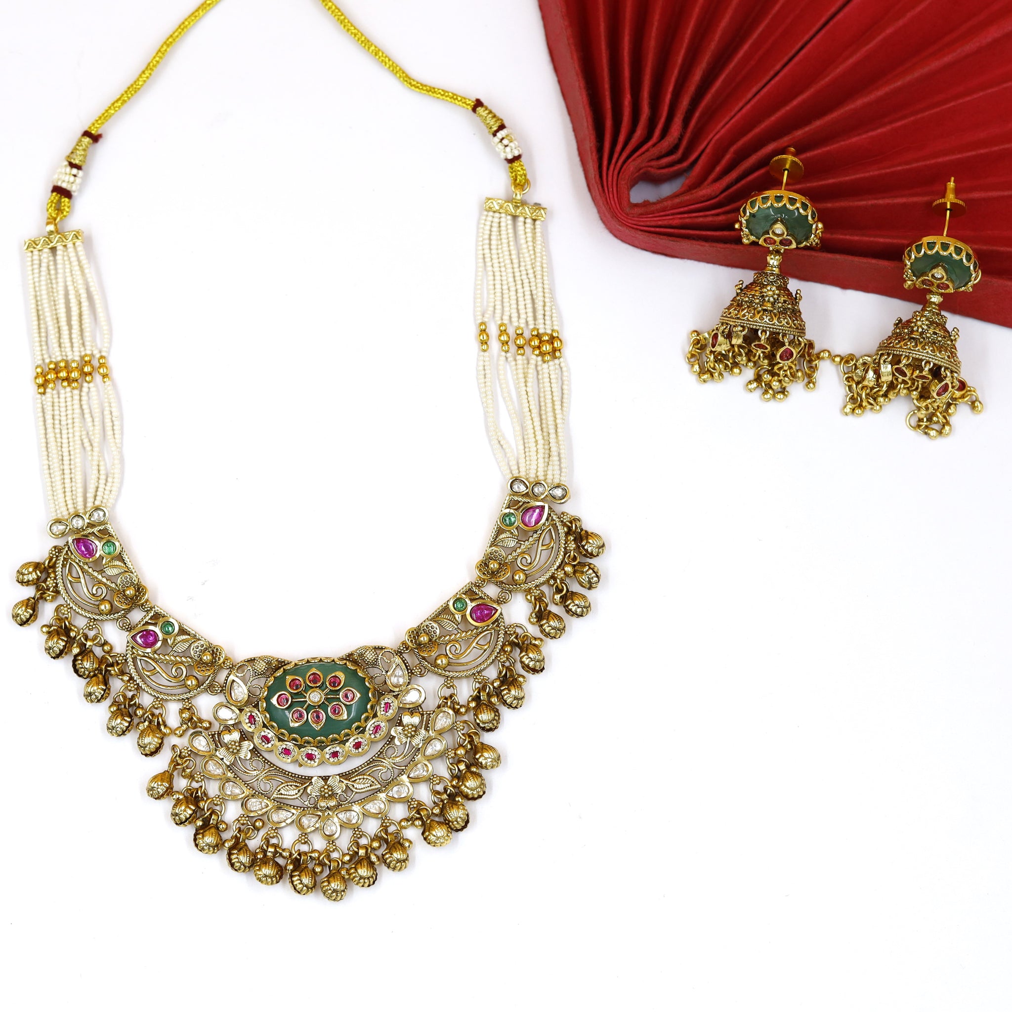 Round Neck Antique Necklace Set 18646-94