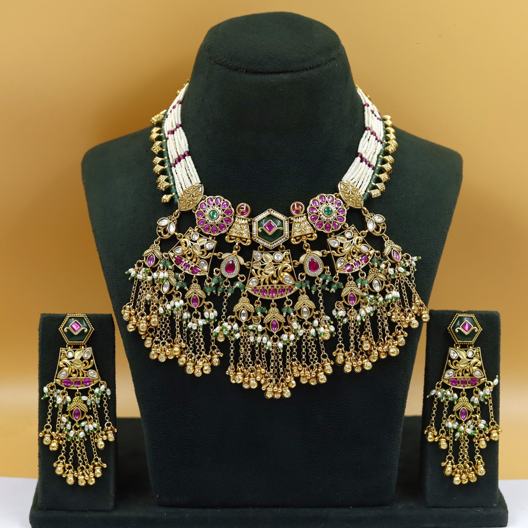 Round Neck Antique Necklace Set 18649-94