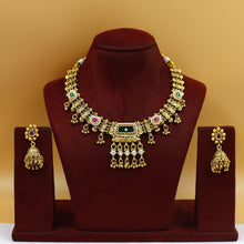 Round Neck Antique Necklace Set 18640-94