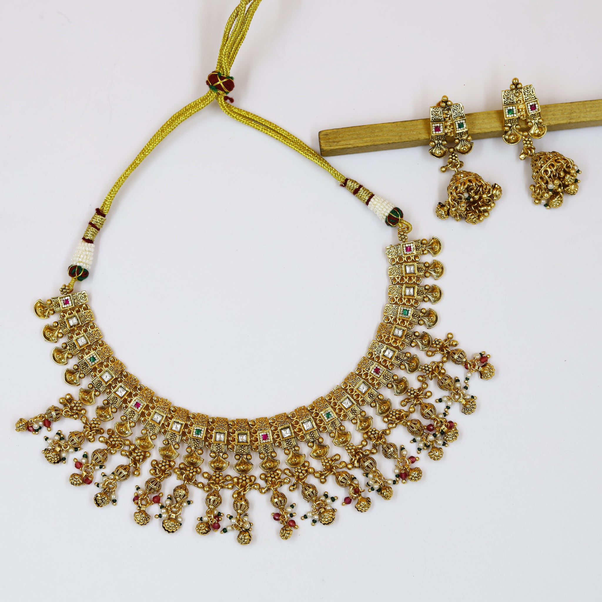 Round Neck Antique Necklace Set 18641-94