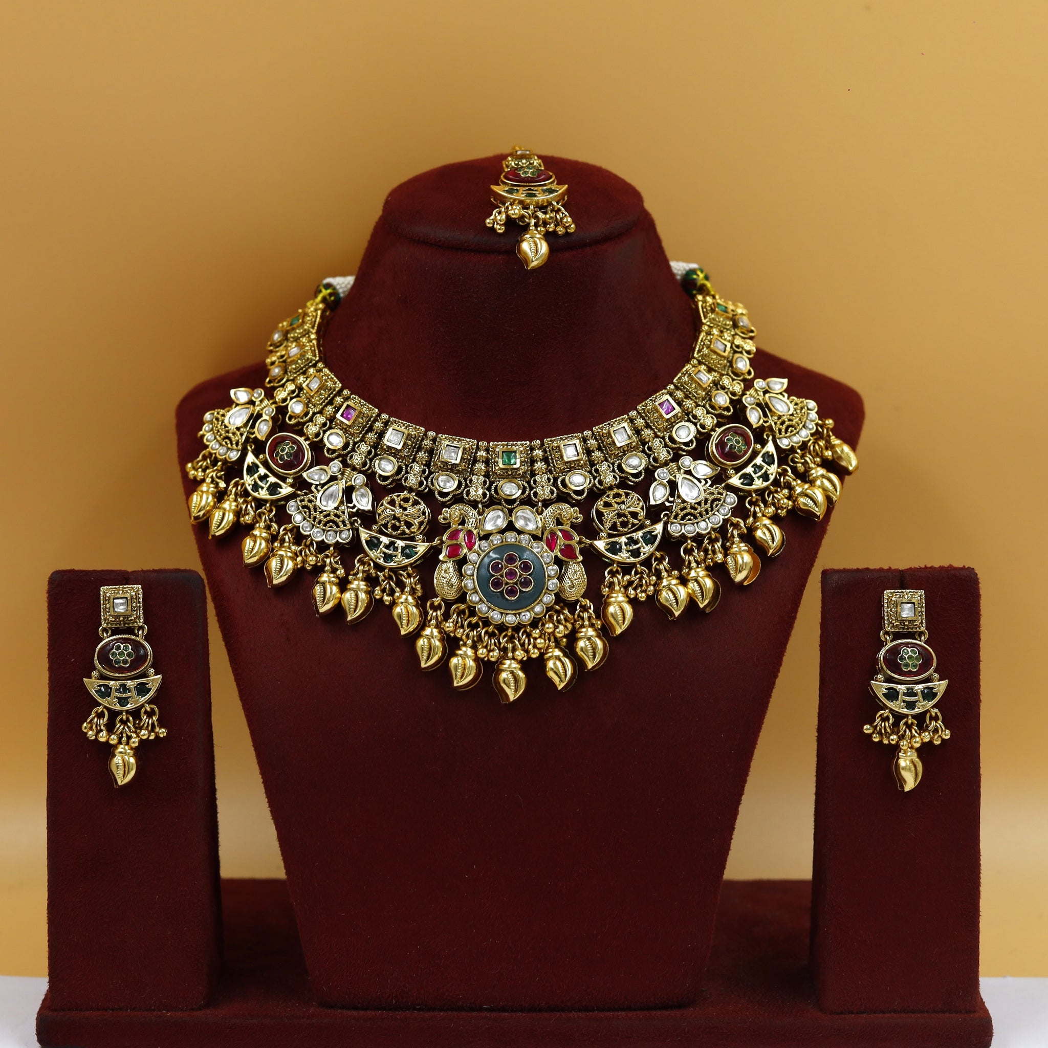 Round Neck Antique Necklace Set 18648-94