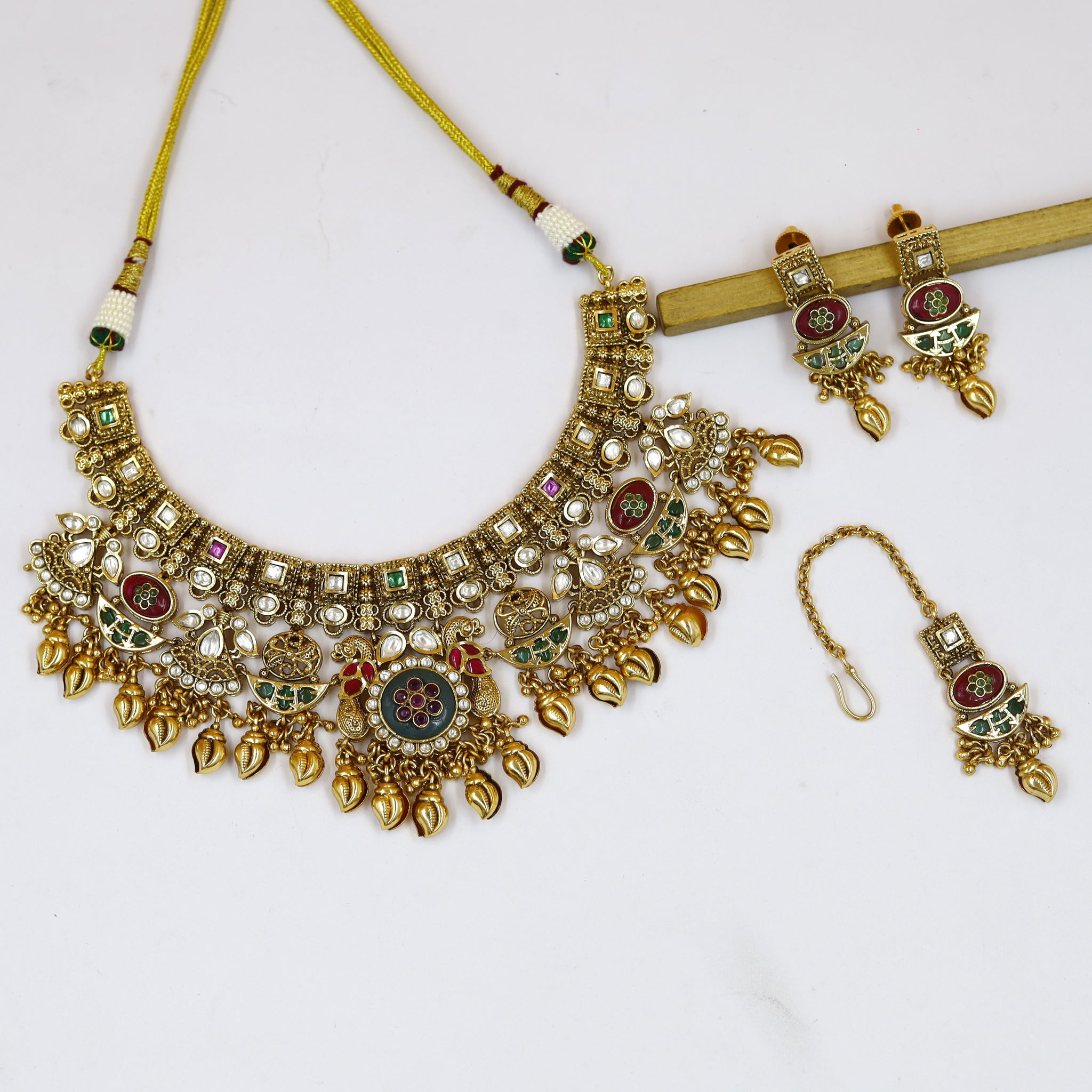 Round Neck Antique Necklace Set 18648-94