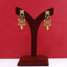 Round Neck Antique Necklace Set 18648-94