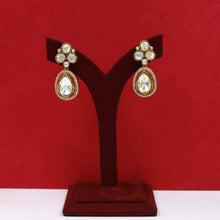 Light Earring Kundan Earring 18683-100