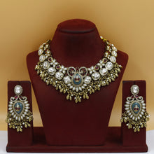 Round Neck Kundan Necklace Set 19055-31