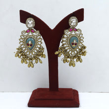 Round Neck Kundan Necklace Set 19055-31