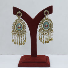 Round Neck Kundan Necklace Set 19062-31
