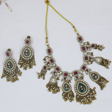 Round Neck Kundan Necklace Set 19056-31