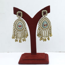 Round Neck Kundan Necklace Set 19056-31