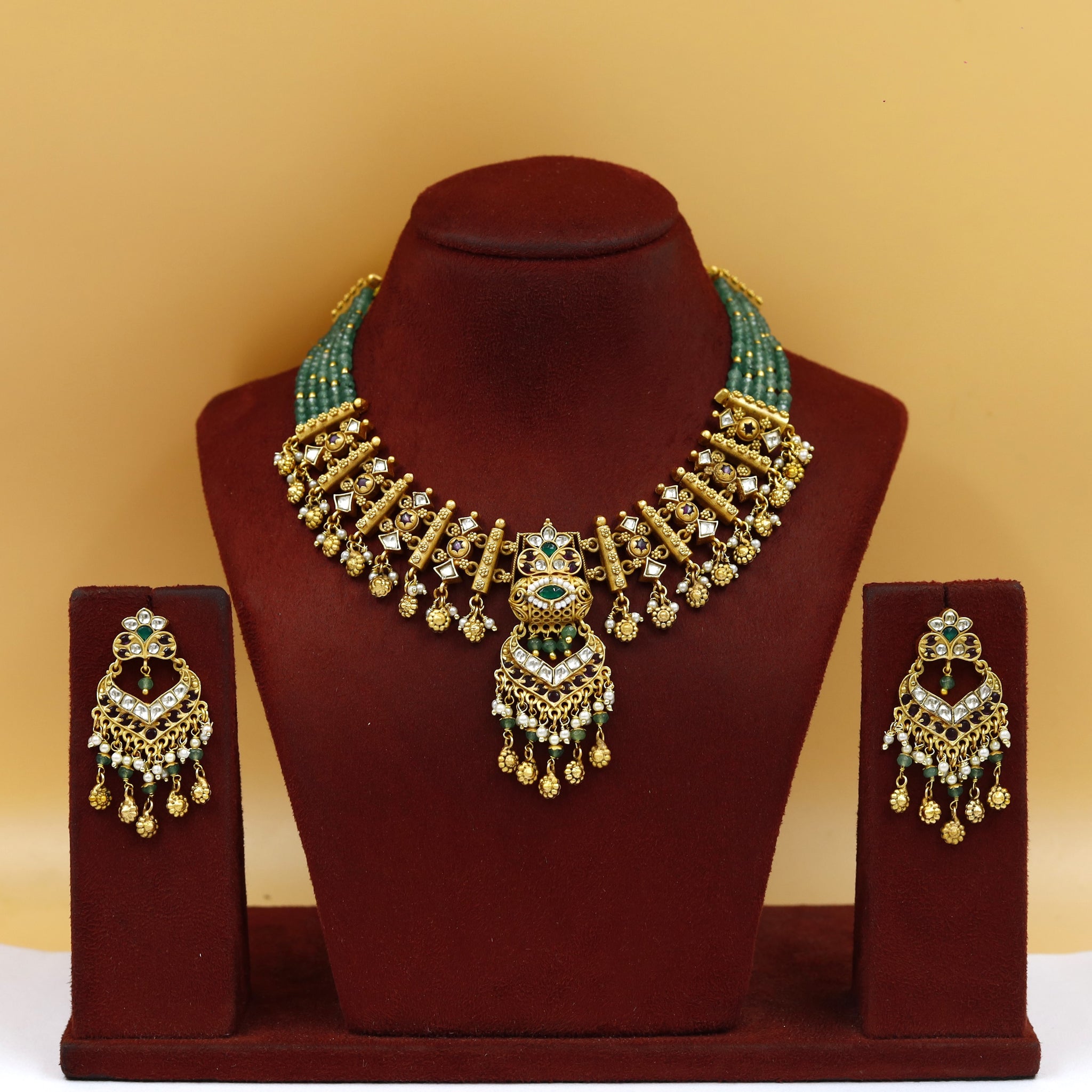 Round Neck Pearl Antique Necklace Set 18210-68