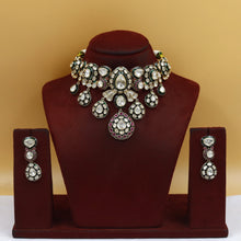 Round Neck Antique Necklace Set 19069-68