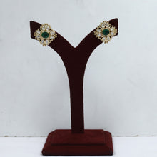 Trendy Kundan Pendant Set 19045-27