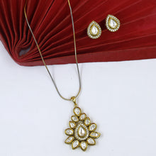 Trendy Kundan Pendant Set 19047-27