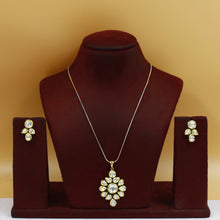 Trendy Kundan Pendant Set 19044-27