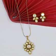 Trendy Kundan Pendant Set 19044-27