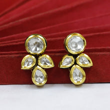 Trendy Kundan Pendant Set 19044-27