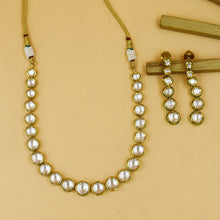 Round Neck Kundan Necklace Set 5882-28