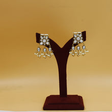 Moissanite Round Neck Kundan Necklace Set 19094-87