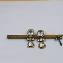 Moissanite Round Neck Kundan Necklace Set 19083-87