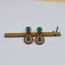 Moissanite Round Neck Kundan Necklace Set 19091-87