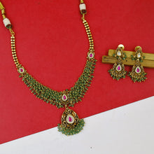 Round Neck Antique Necklace Set 19298-28