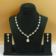 Round Neck Kundan Necklace Set 19500-69