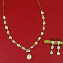 Round Neck Kundan Necklace Set 19500-69