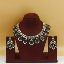 Round Neck Kundan Necklace Set 18047-69